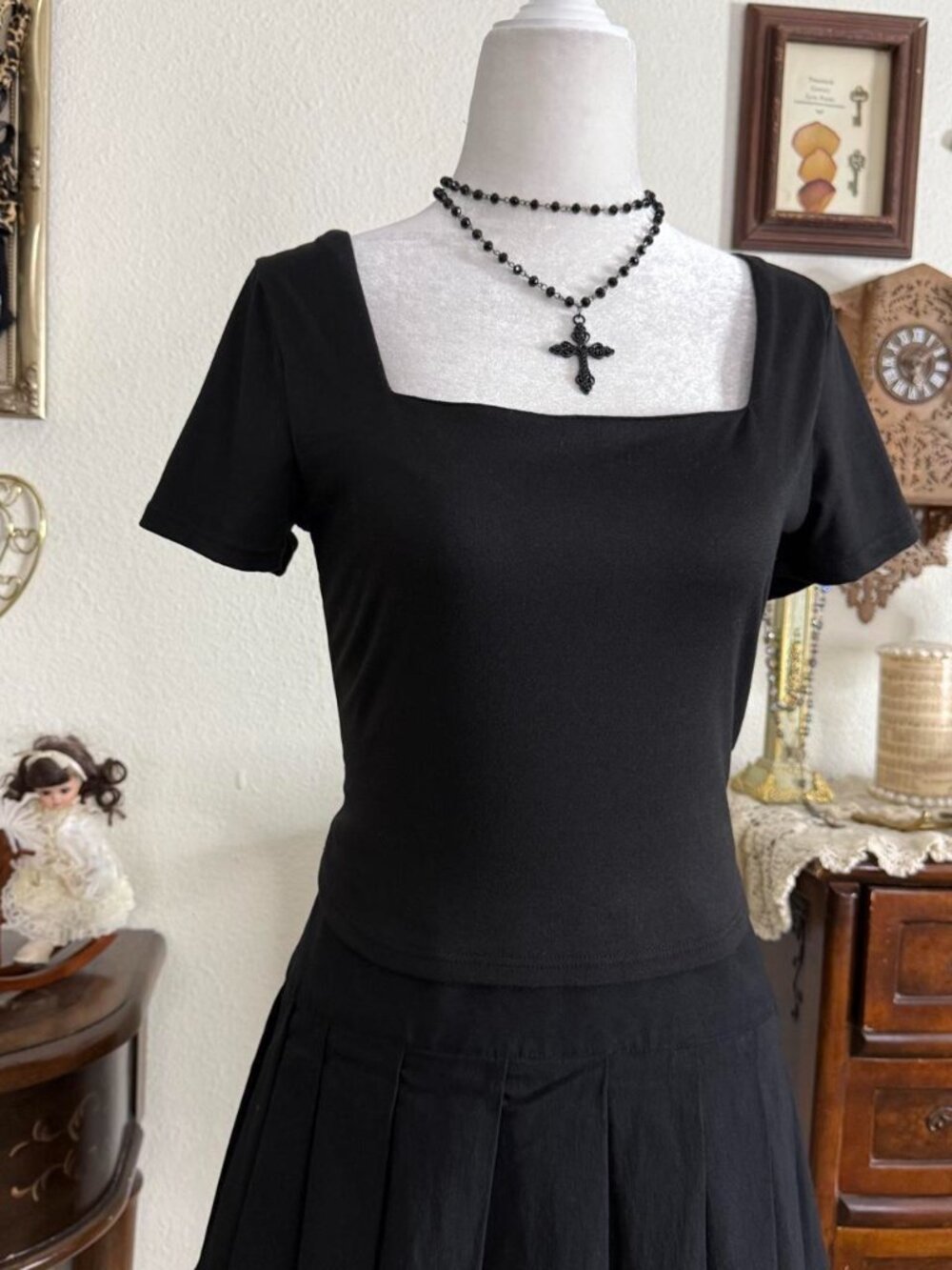 Classic girly grunge witchy black square neck cropped top - Picture 3 of 5